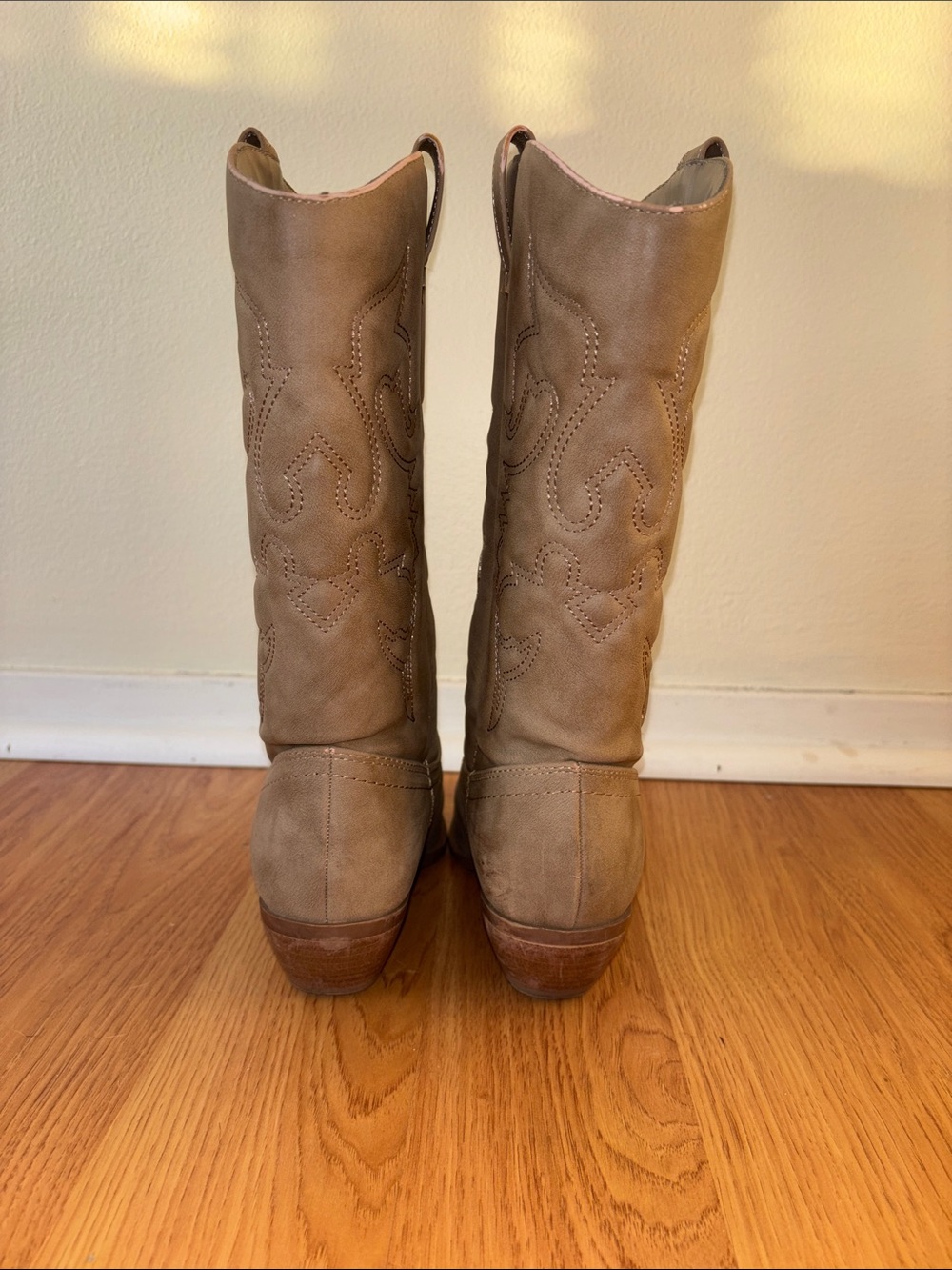 Tan Western Heeled Cowboy Boots - Picture 9 of 10